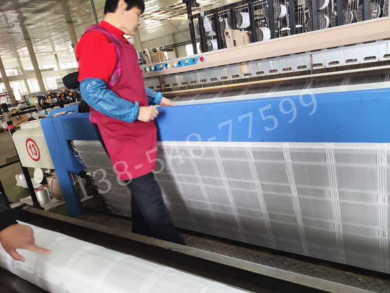 模袋機織布生產(chǎn)