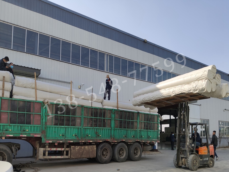 短絲復(fù)合土工膜生產(chǎn)