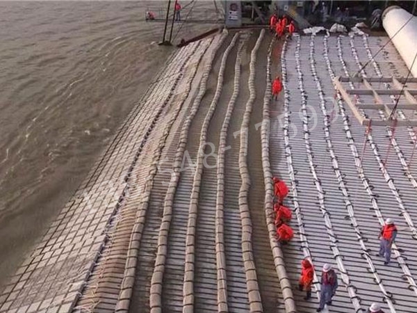 深水筑堤水下軟體排